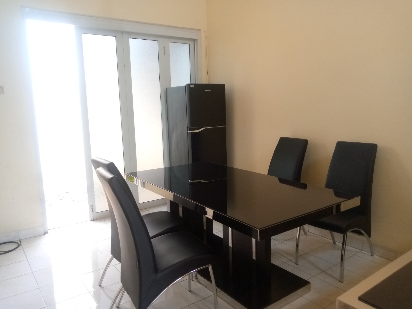 Rumah Dijual Semi Furnished di Cluster Hawaii Deltamas